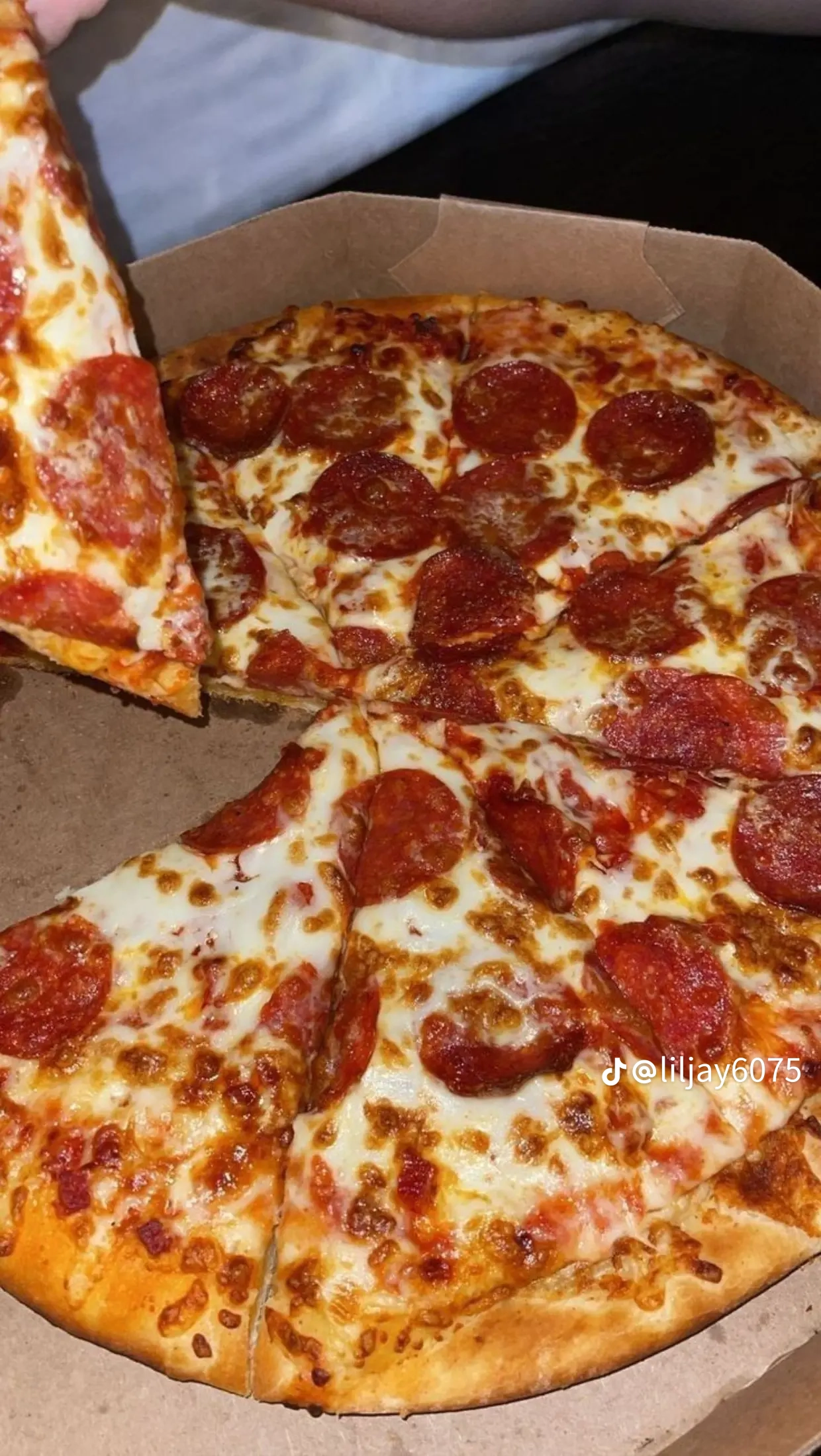 Pepperoni pizza large